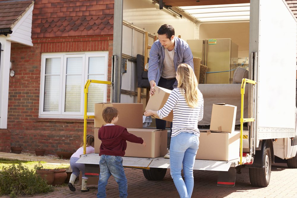 family moving home items with a moving company